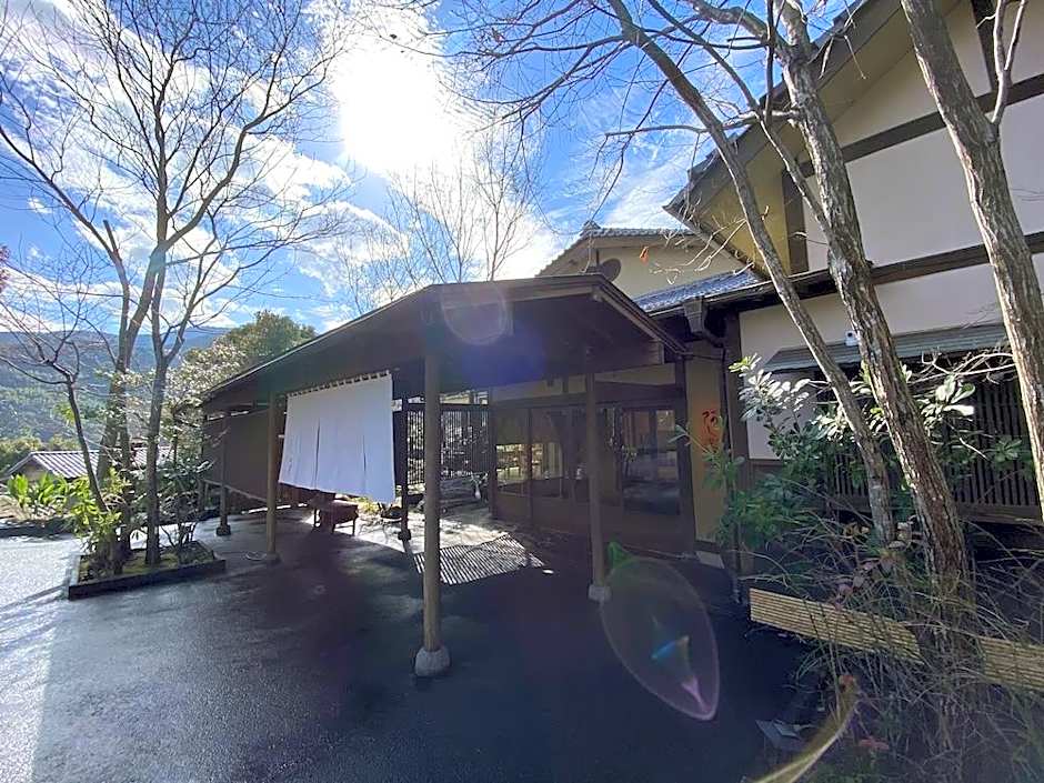 Yugawara Onsen Ashikari Ryokan