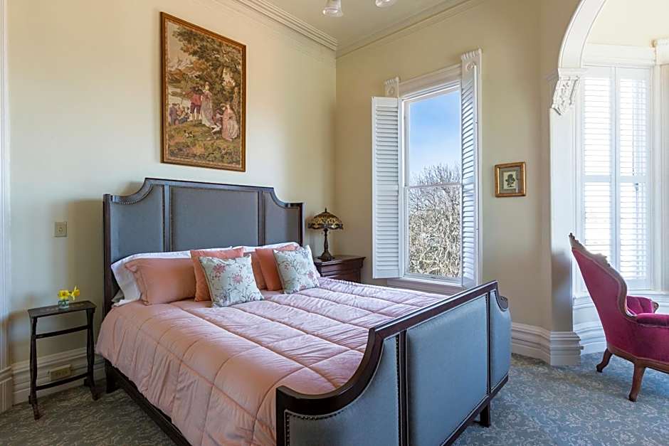 Pinc Lady Mansion