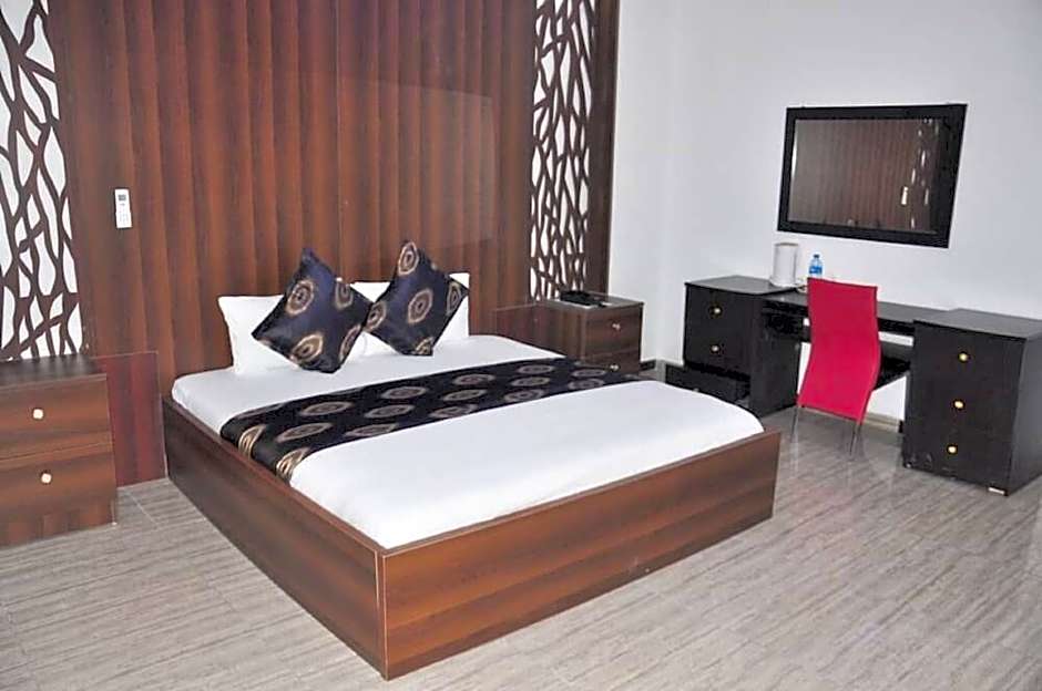 Charlies Place and Suites