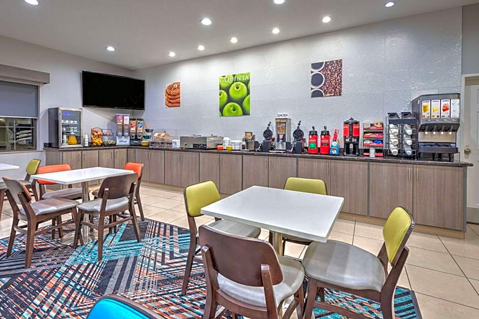 La Quinta Inn & Suites by Wyndham Alvarado