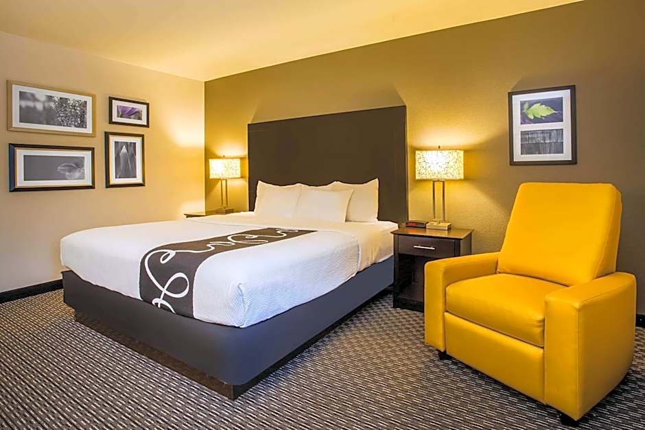 La Quinta Inn & Suites by Wyndham Oshkosh
