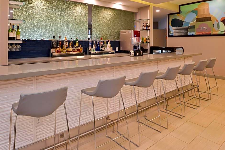 La Quinta Inn & Suites by Wyndham Indianapolis South