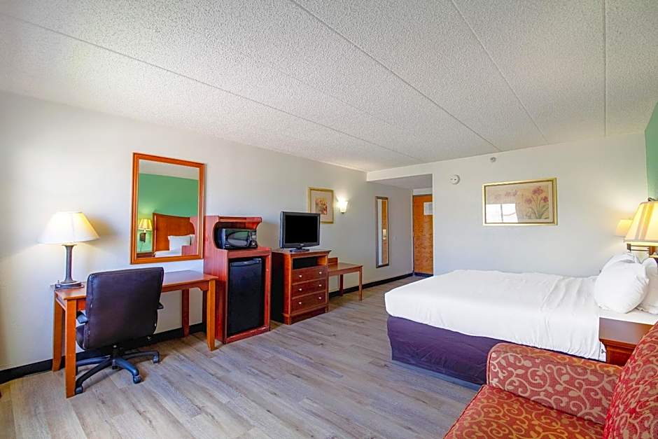 Tulsa Square Hotel Central, I-44 By OYO