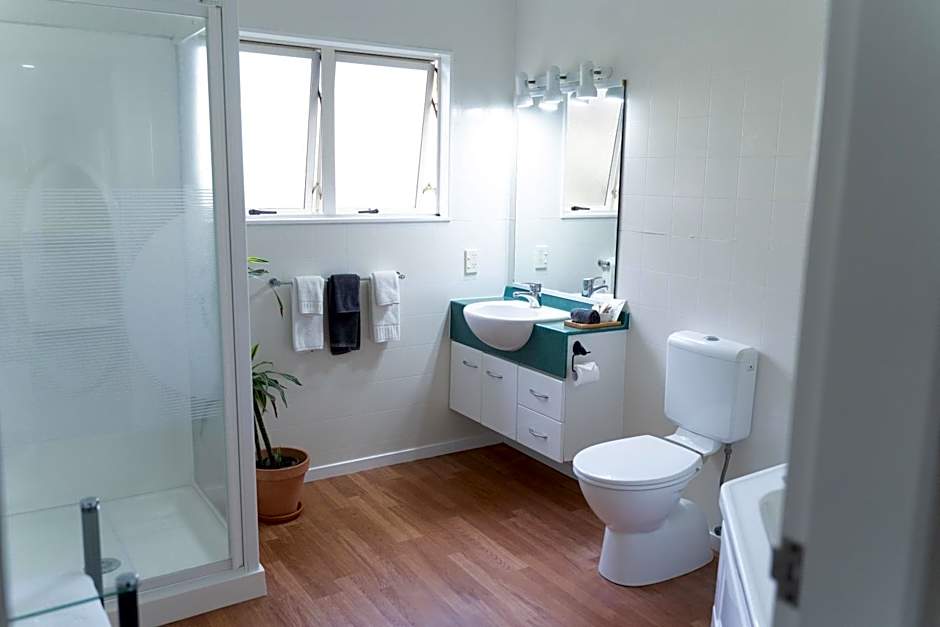 Pacific Coast Motor Lodge