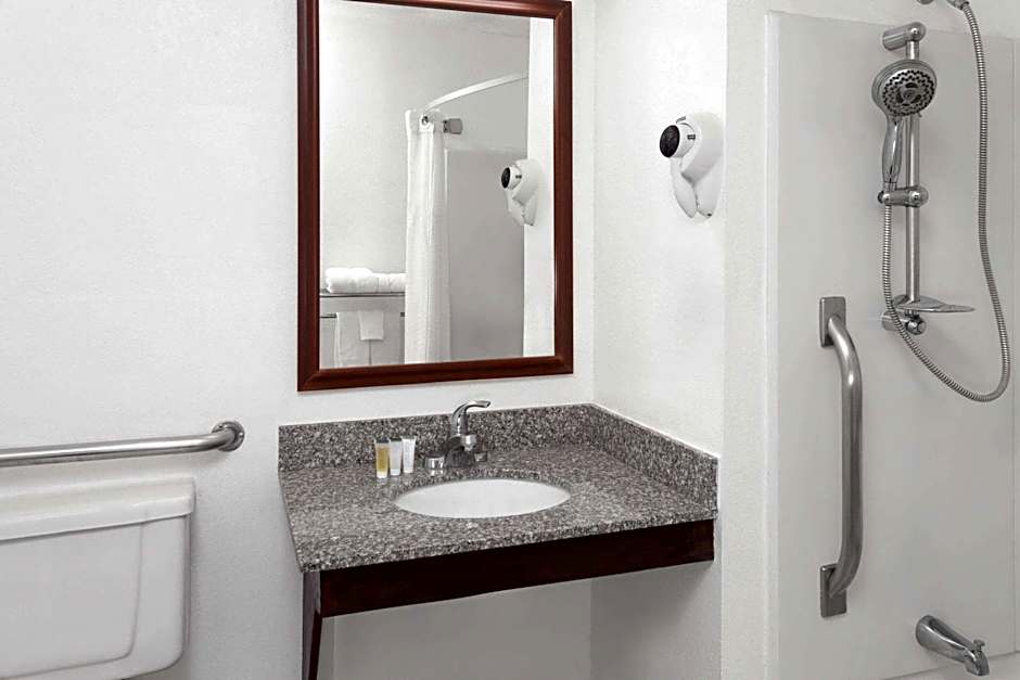 Super 8 by Wyndham Romeoville Bolingbrook