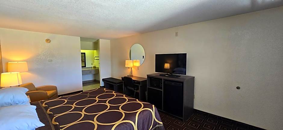 Super 8 by Wyndham Seguin