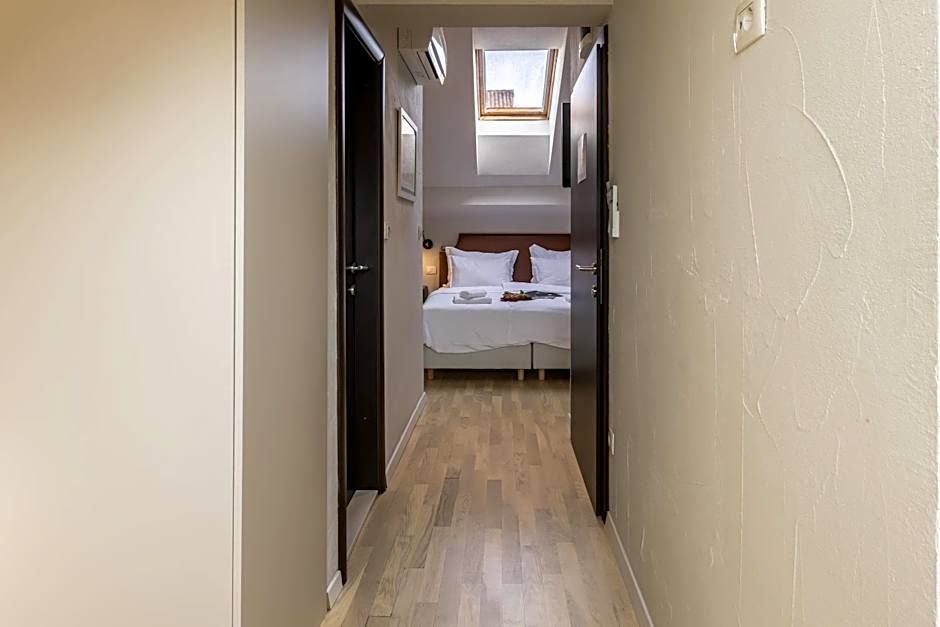 Leonis Restaurant & Rooms