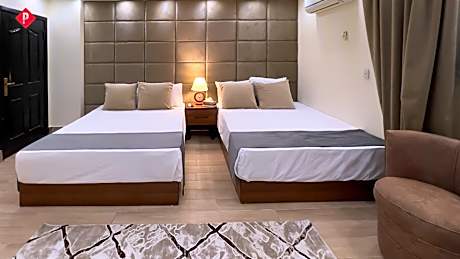 Deluxe Suite with Jacuzzi & Pyramids View