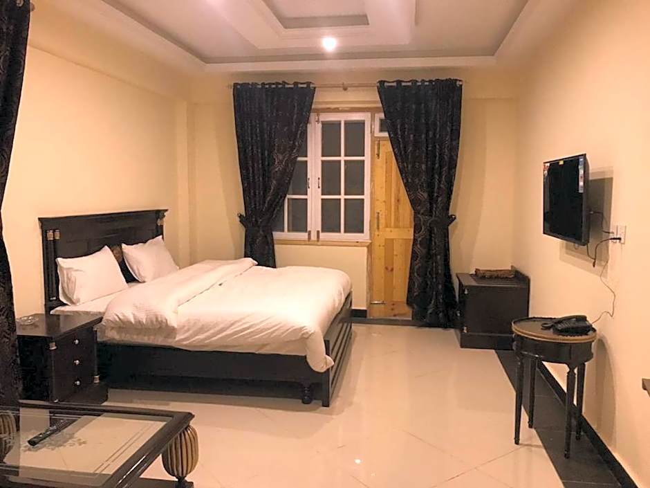 Magnum Hotel and Restaurant