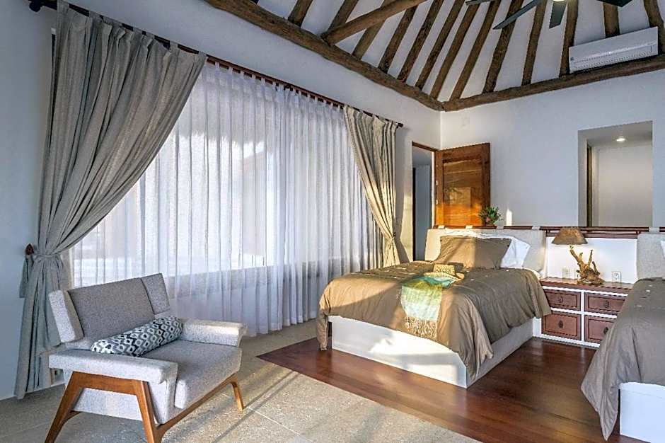 DK Luxury Ocean Front Villa - Adults Only