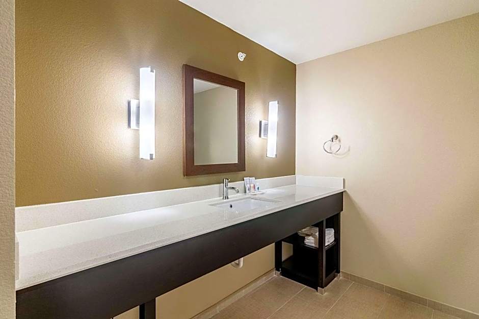 Comfort Suites Meridian And I-40