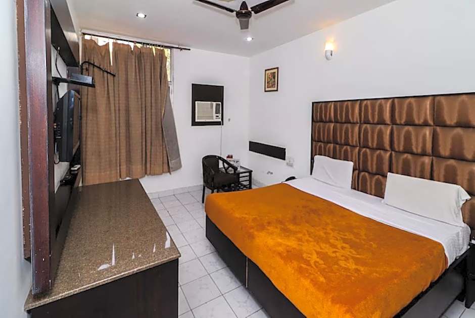 Goroomgo Motel Maurya Chandigarh
