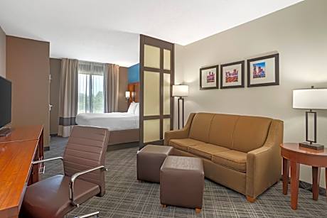 King Suite with Accessible Tub - Accessible/Non-Smoking