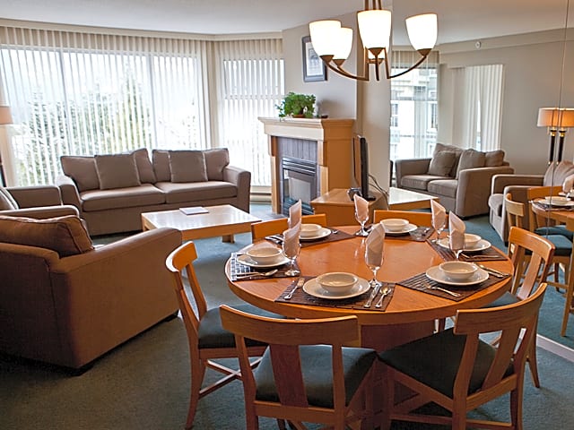 The Woodrun Lodge by Whiski Jack