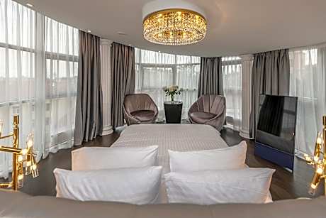 Yolo Panoramic Suite