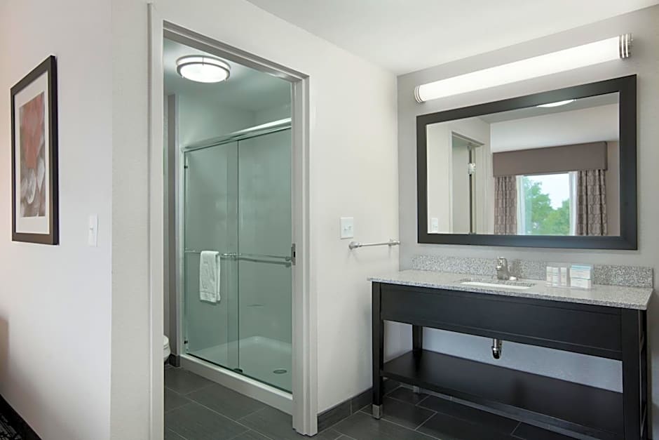 Hampton Inn & Suites Roanoke Airport