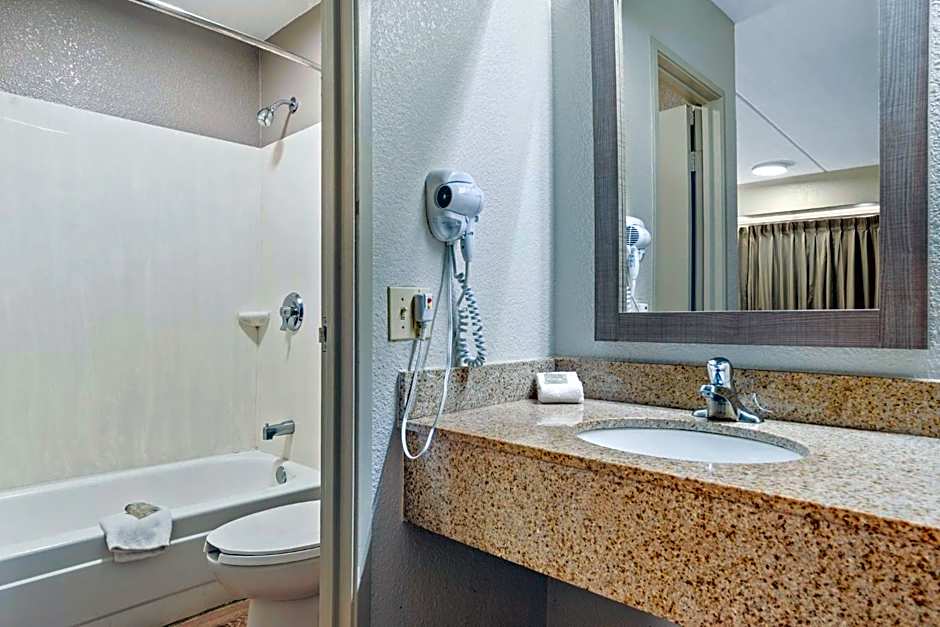 Red Roof Inn - West Monroe