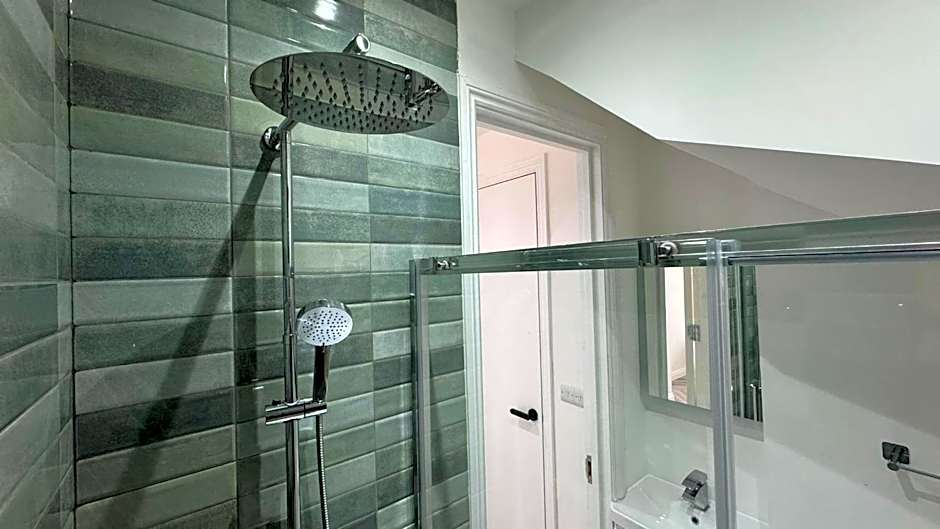 London Studios and Suites