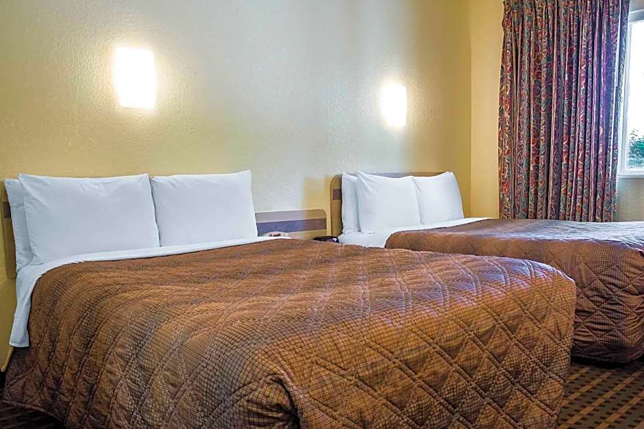 Photo 1 of 4 of 2 Double Beds, Nonsmoking