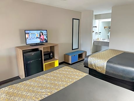 Queen Room with Two Queen Beds - Disability Access - Smoking