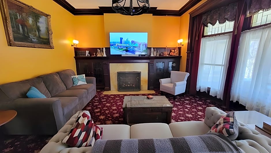 The Kings Throne Inn and Guest House