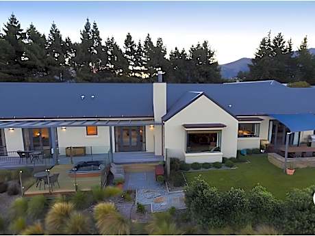 Websters on Wanaka Lodge