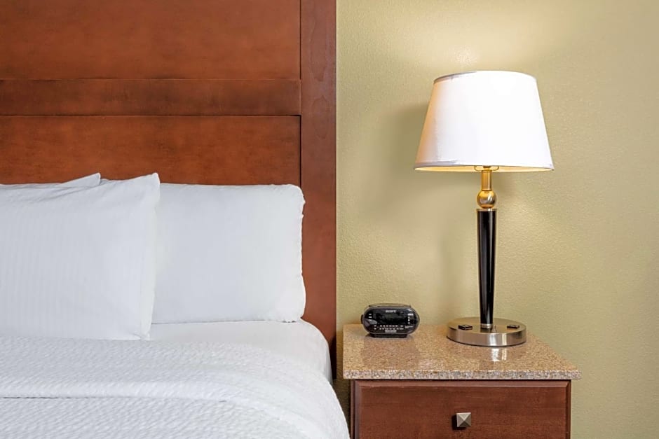 La Quinta Inn & Suites by Wyndham Las Vegas Airport South