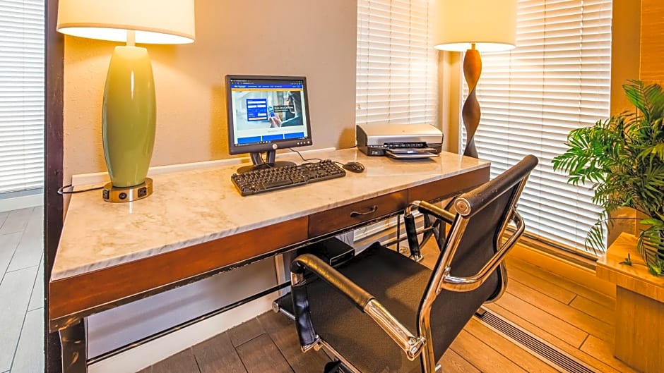 SureStay by Best Western Kansas City Country Inn North