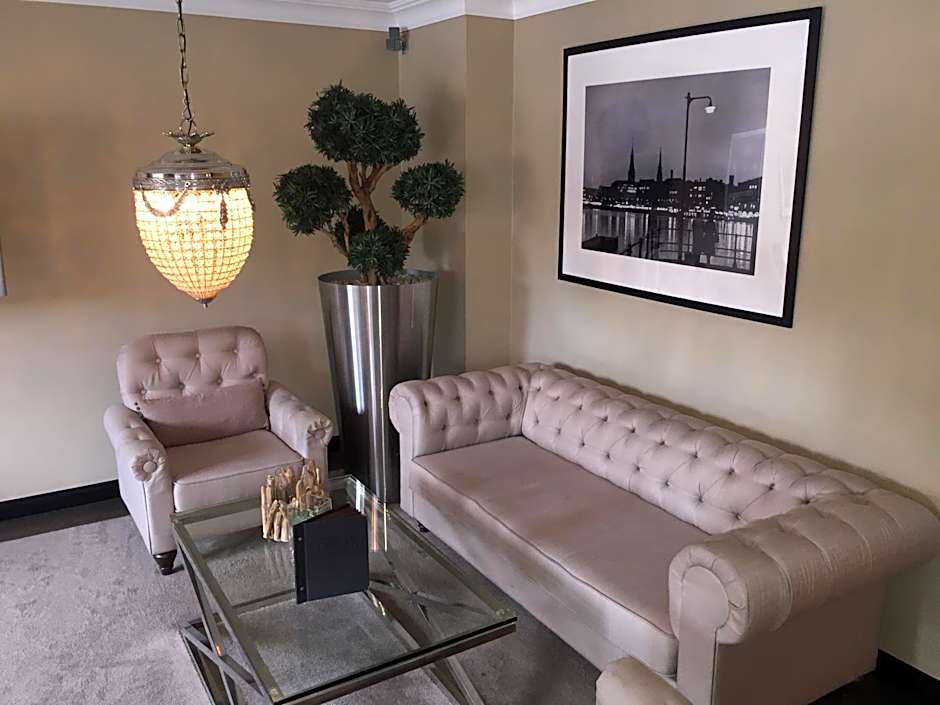 Hotel Business & More