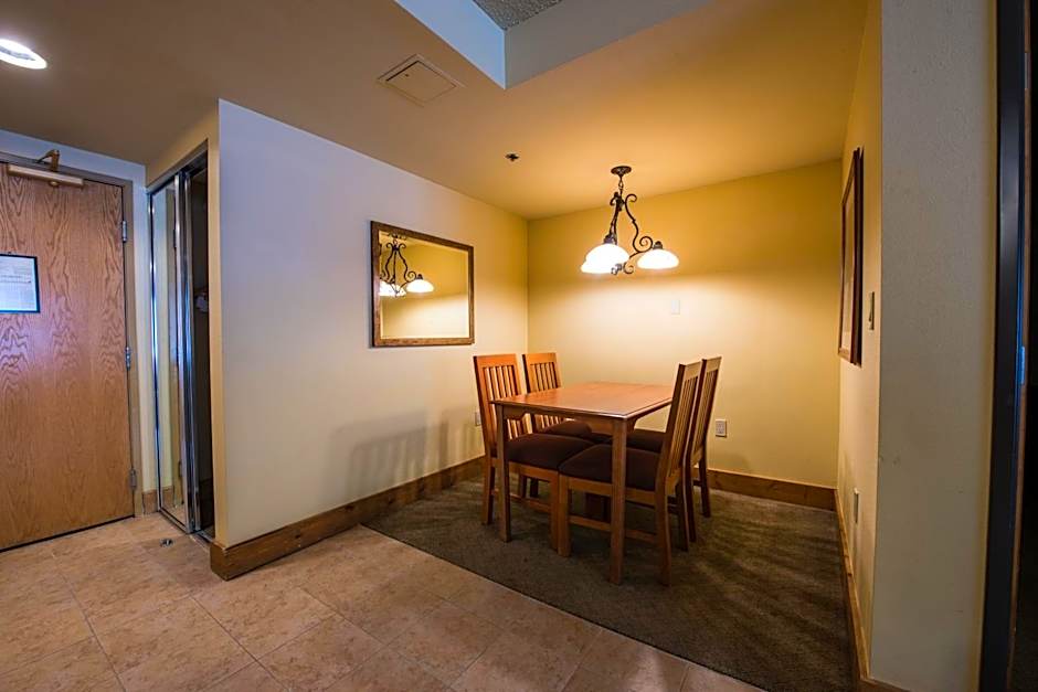 The Grand Lodge Hotel and Suites