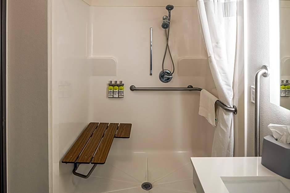 Holiday Inn Express & Suites N Waco Area - West By IHG