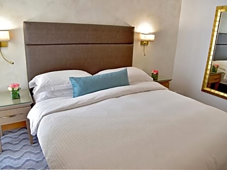 Two Bedroom Suite - King And Twin Beds