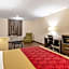 Econo Lodge Inn & Suites East