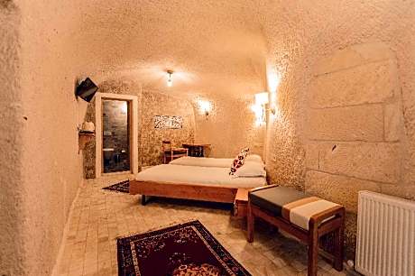 Standard Cave Twin Bed Room