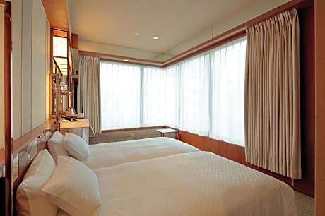 Corner Twin Room with Sofa Bed - Non-Smoking
