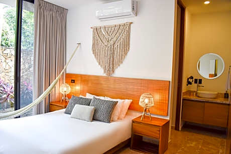 Deck Garden Pool 2 Bedroom