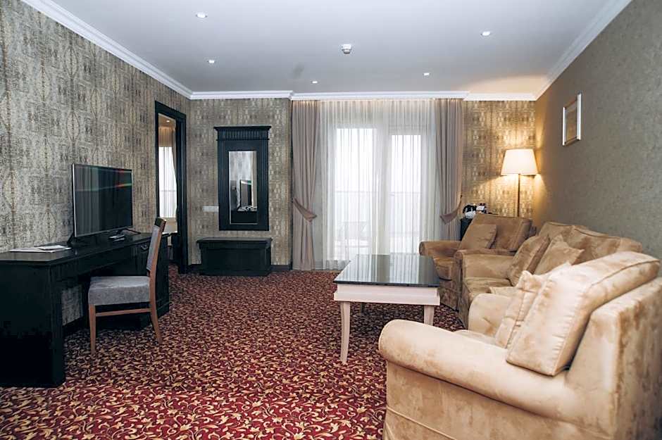 Colosseum Marina Hotel