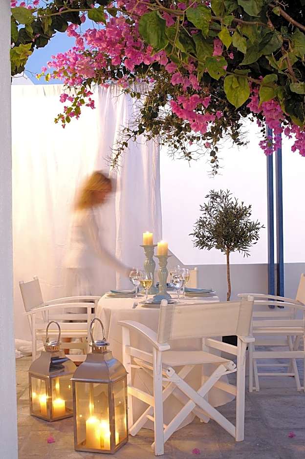 Kapetan Tasos Suites