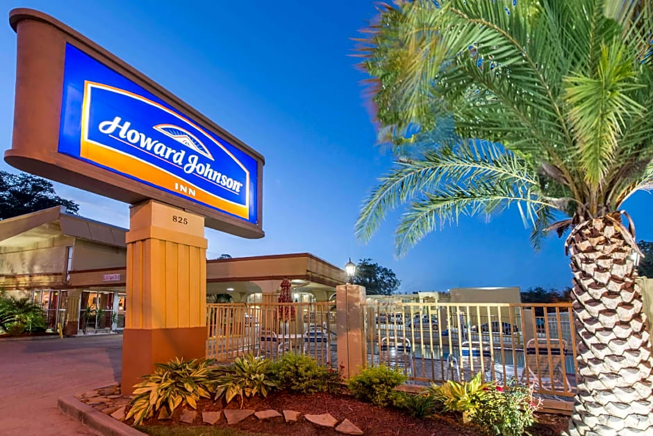 Howard Johnson by Wyndham Historic Lake Charles