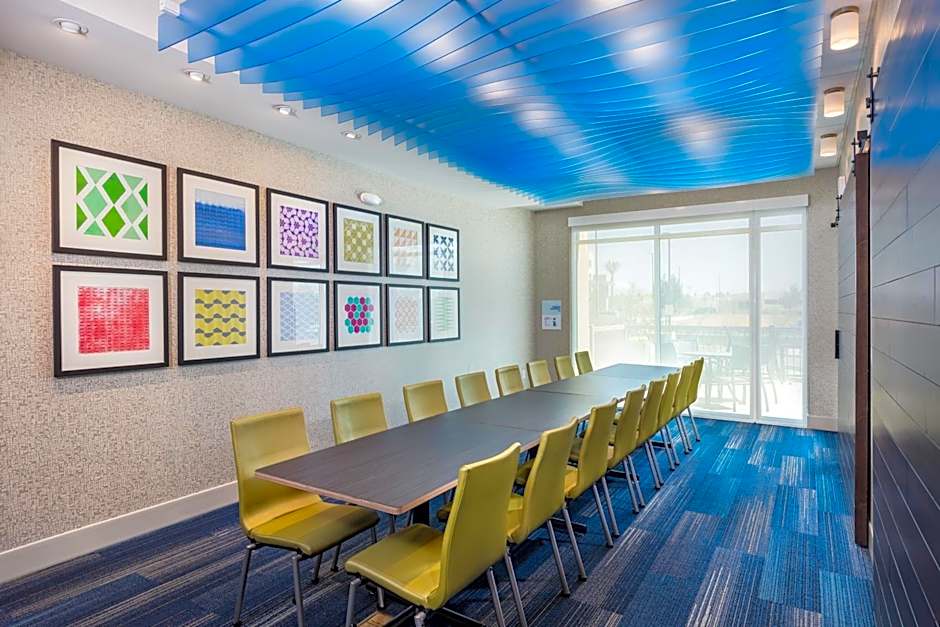 Holiday Inn Express And Suites Moreno Valley - Riverside By IHG