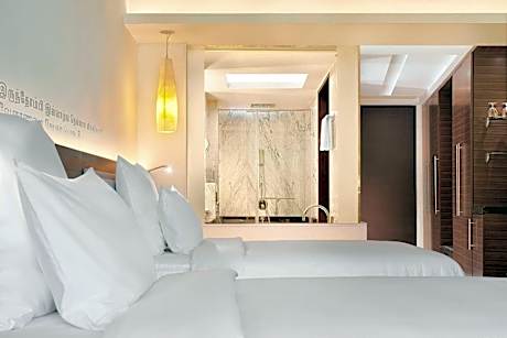 Guest room, 2 Queen or 2 Twin/Single Bed(s), City view