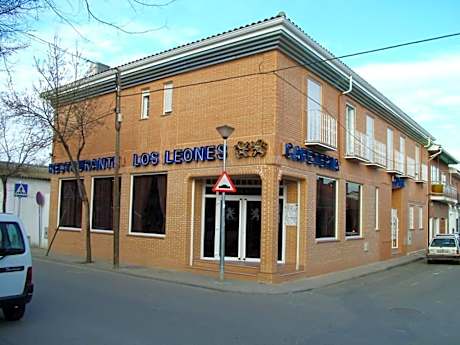 Hotel Los Leones, el más cercano a Warner