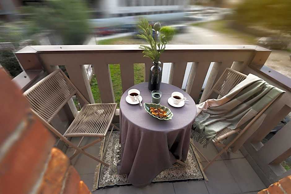 Happy Inn Rooms & Suites