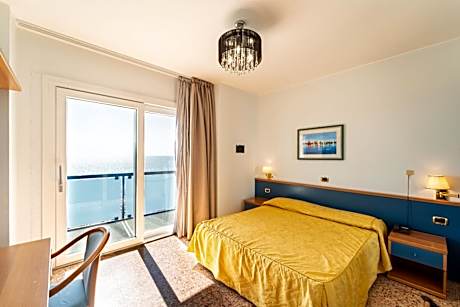 Double or Twin Room with Balcony and Front Sea View