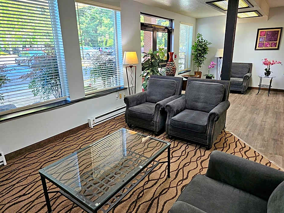 Quality Inn & Suites Vancouver North