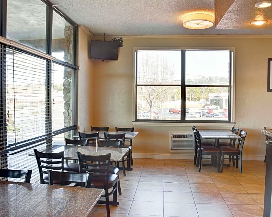 Quality Inn & Suites Hot Springs-Lake Hamilton