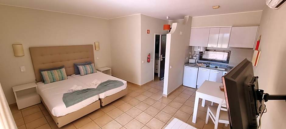 Albufeira Jardim by Umbral