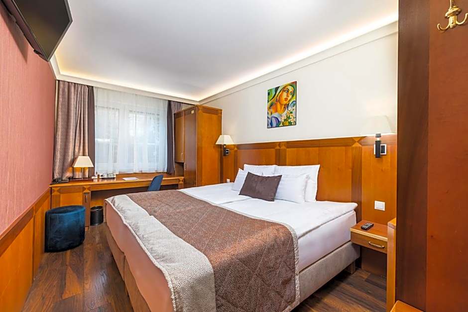 Carlton Hotel Buda Castle