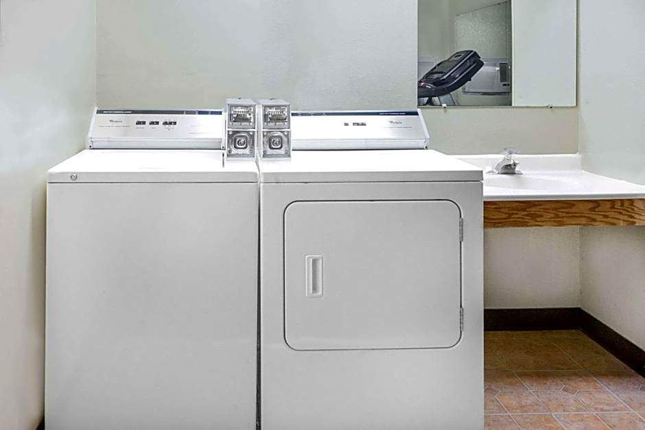 Super 8 by Wyndham Kent/Akron Area