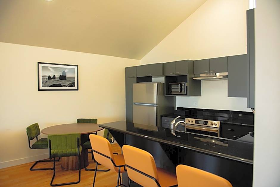 Bodega Coast Inn and Suites